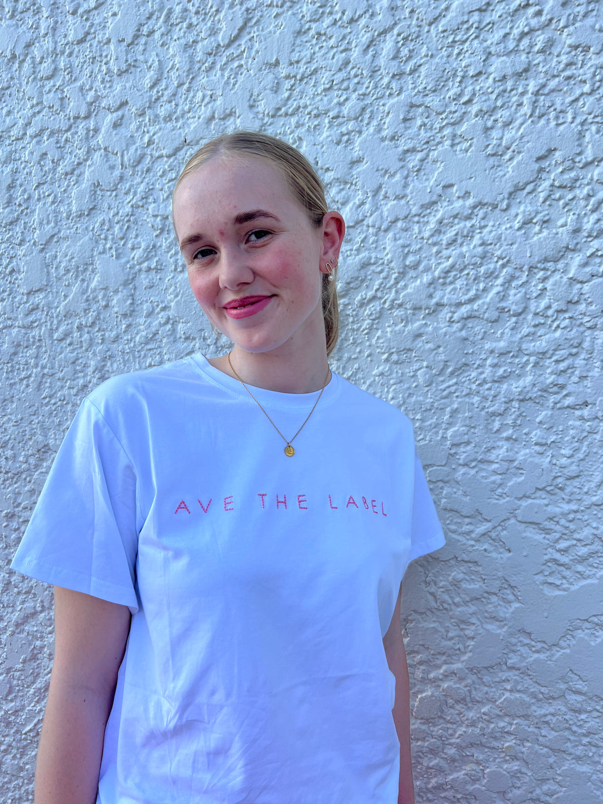 AVE THE LABEL SLOGAN TEE- WHITE/PINK