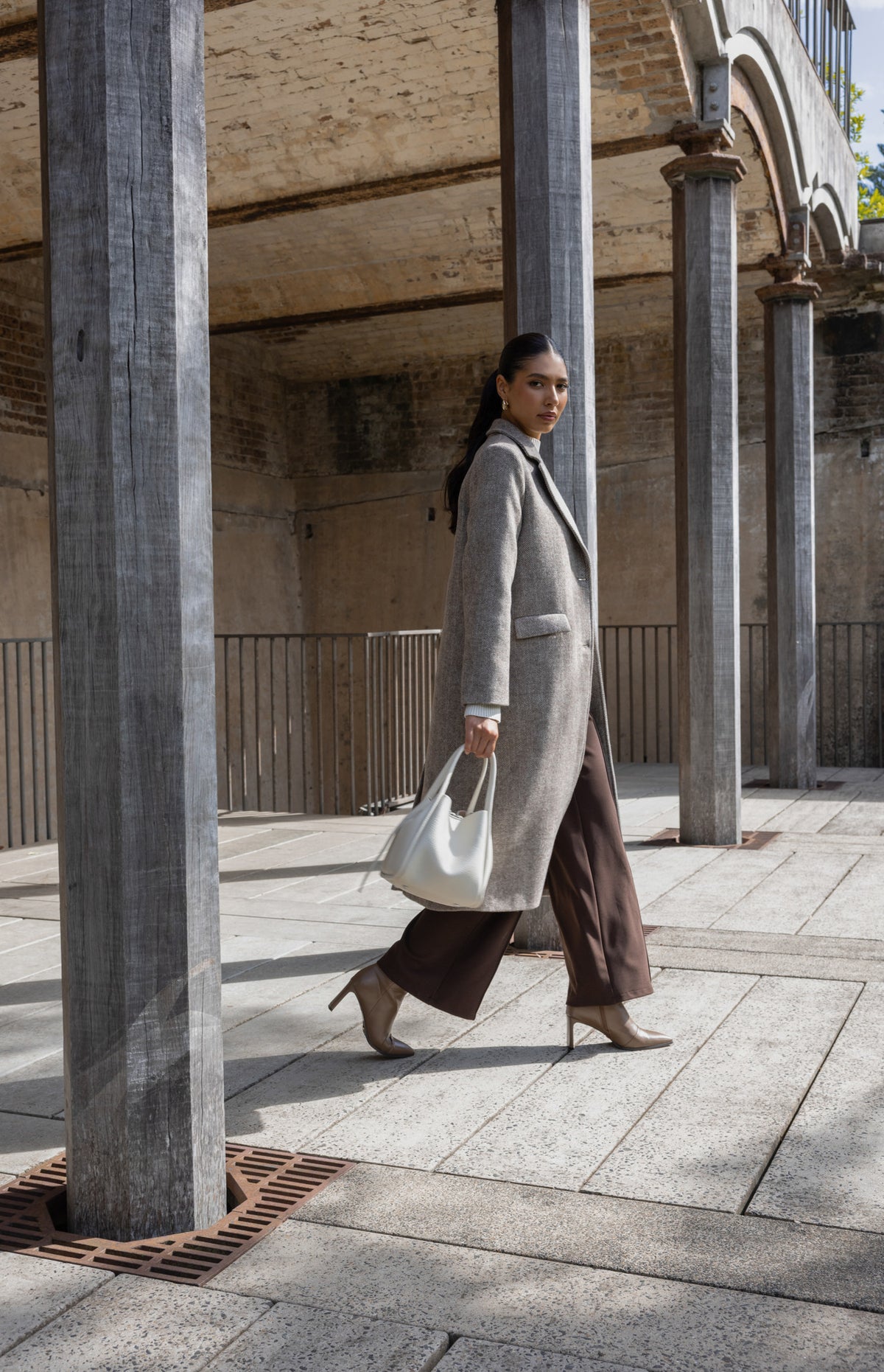 NAOMI HANDLE BAG- IVORY