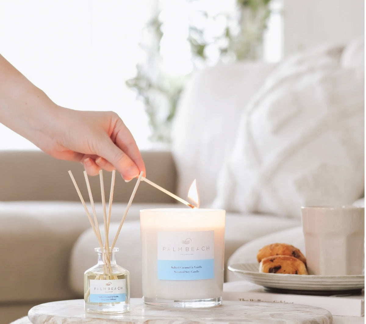 SALTED CARAMEL
& VANILLA SCENTED CANDLE 420G