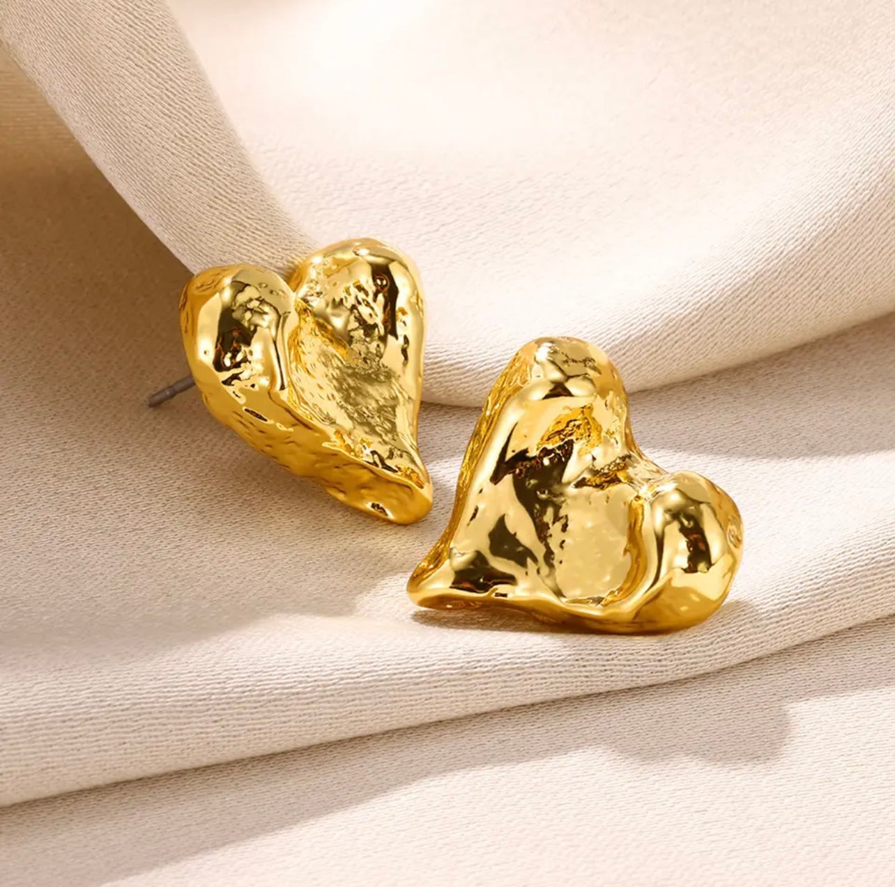 HEART EARRINGS- GOLD