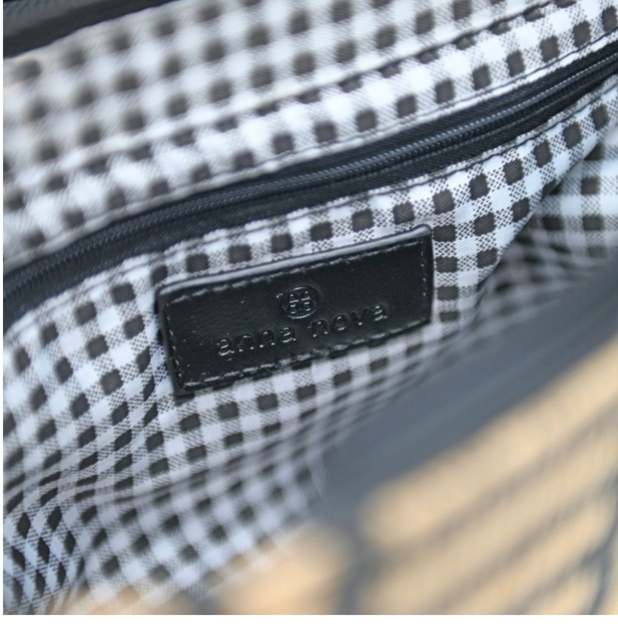 RAFFIA CLUTCH- BLACK