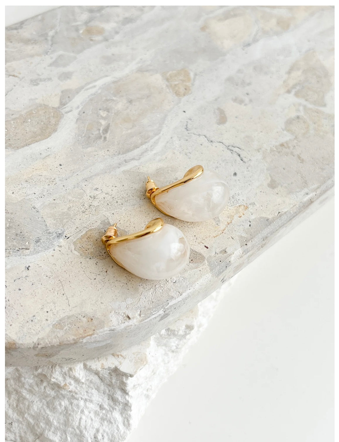 L&S BASIC VERA ACRYLIC CLOUD EARRINGS