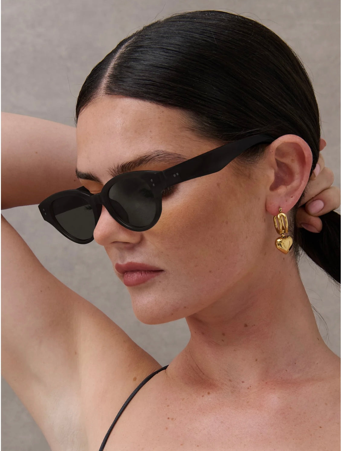 MEGAN OVAL FRAME SUNGLASSES IN BLACK