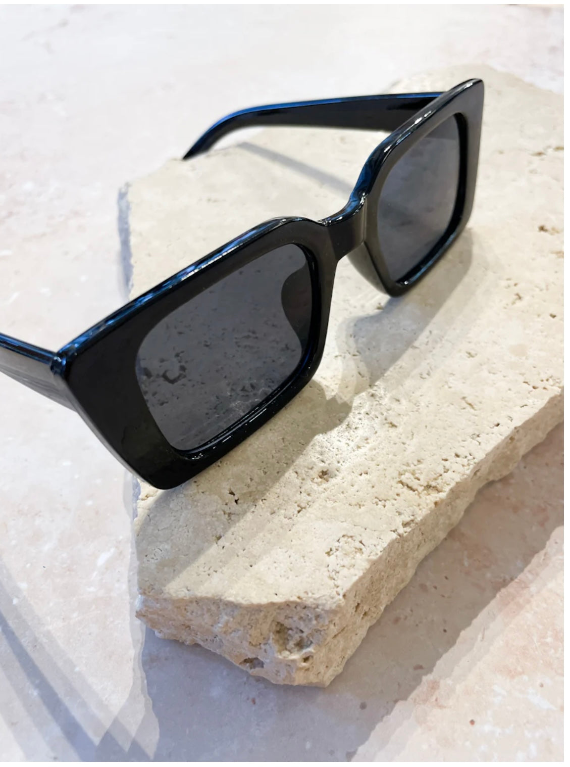 SEONI SQUARE CAT EYE SUNGLASSES- BLACK