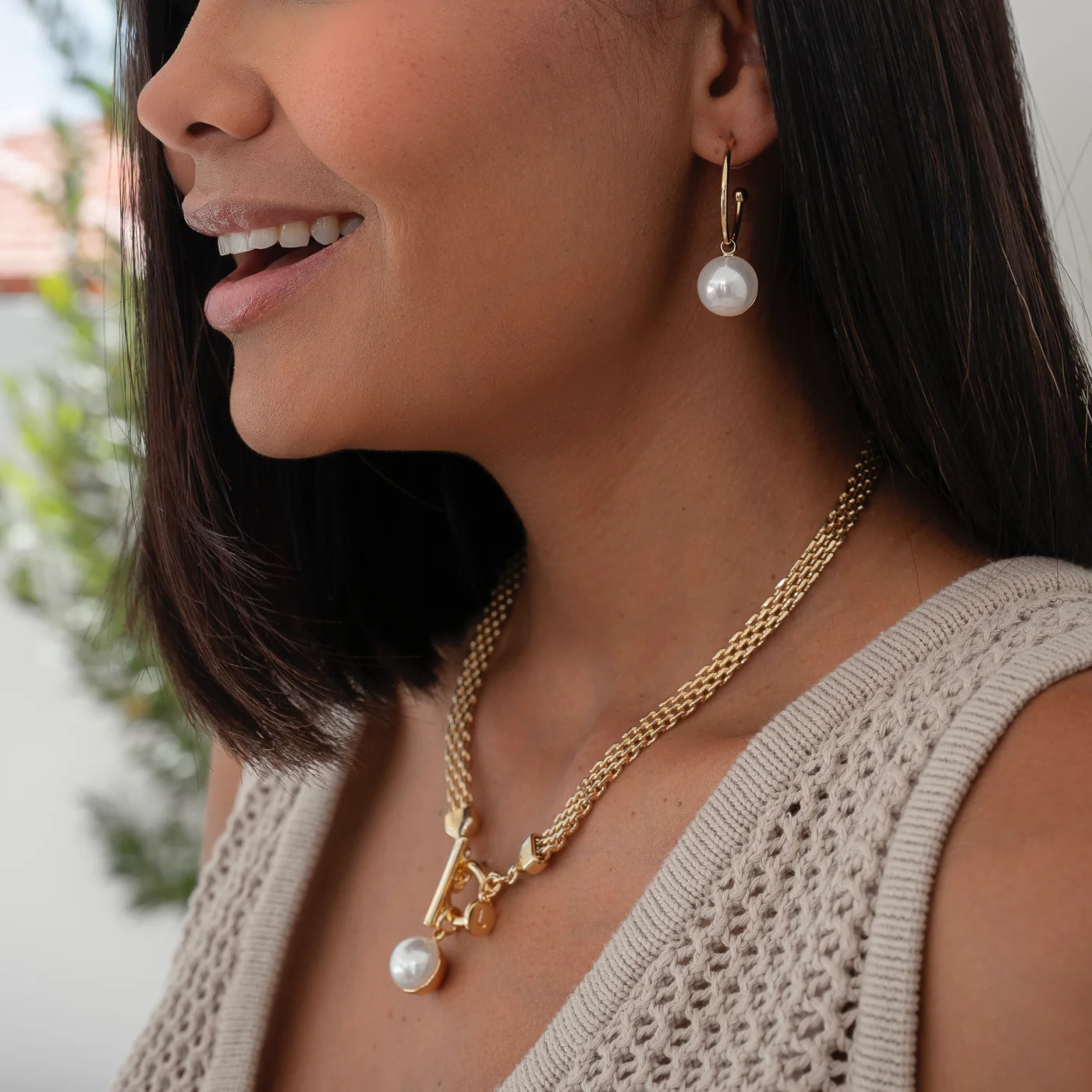 YELLOW GOLD CHAIN WITH DOUBLE SIDED PEARL/METAL PENDANT NECKLACE